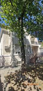 Izdavanje kuća Beograd Dedinje-Kuća sa 2 garažna mesta+2 parking mesta